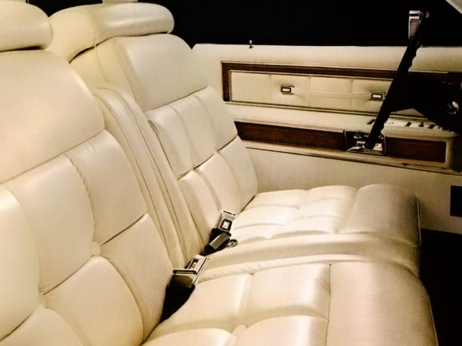 Lincoln Continental Town Coupe 1975 года  (фото 2 из 3)